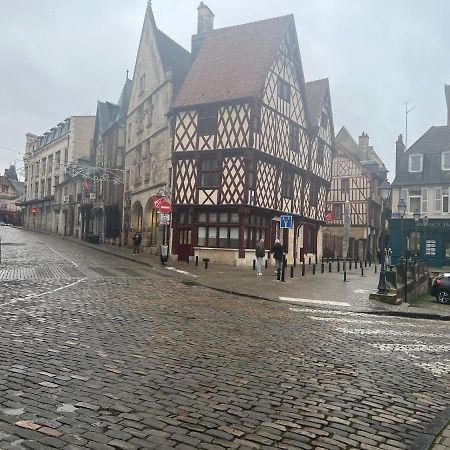 Charmant T2 Plein Centre Ville Et Proche Gare Bourges Kültér fotó